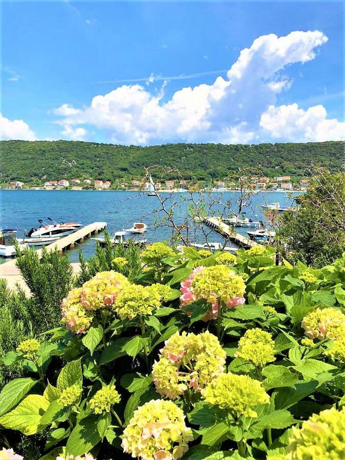 Apartments With Boat Mooring Marija ซูเปทาร์สกา ดรากา ภายนอก รูปภาพ